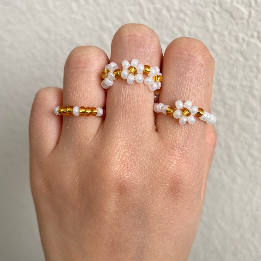 Beaded flower rings set